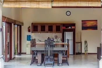 סמיניאק Villa Bugis 4*,