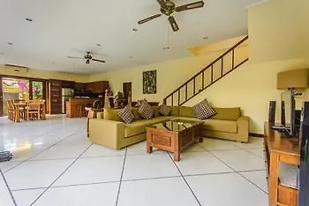 Villa Bugis 塞米亚克 4*,